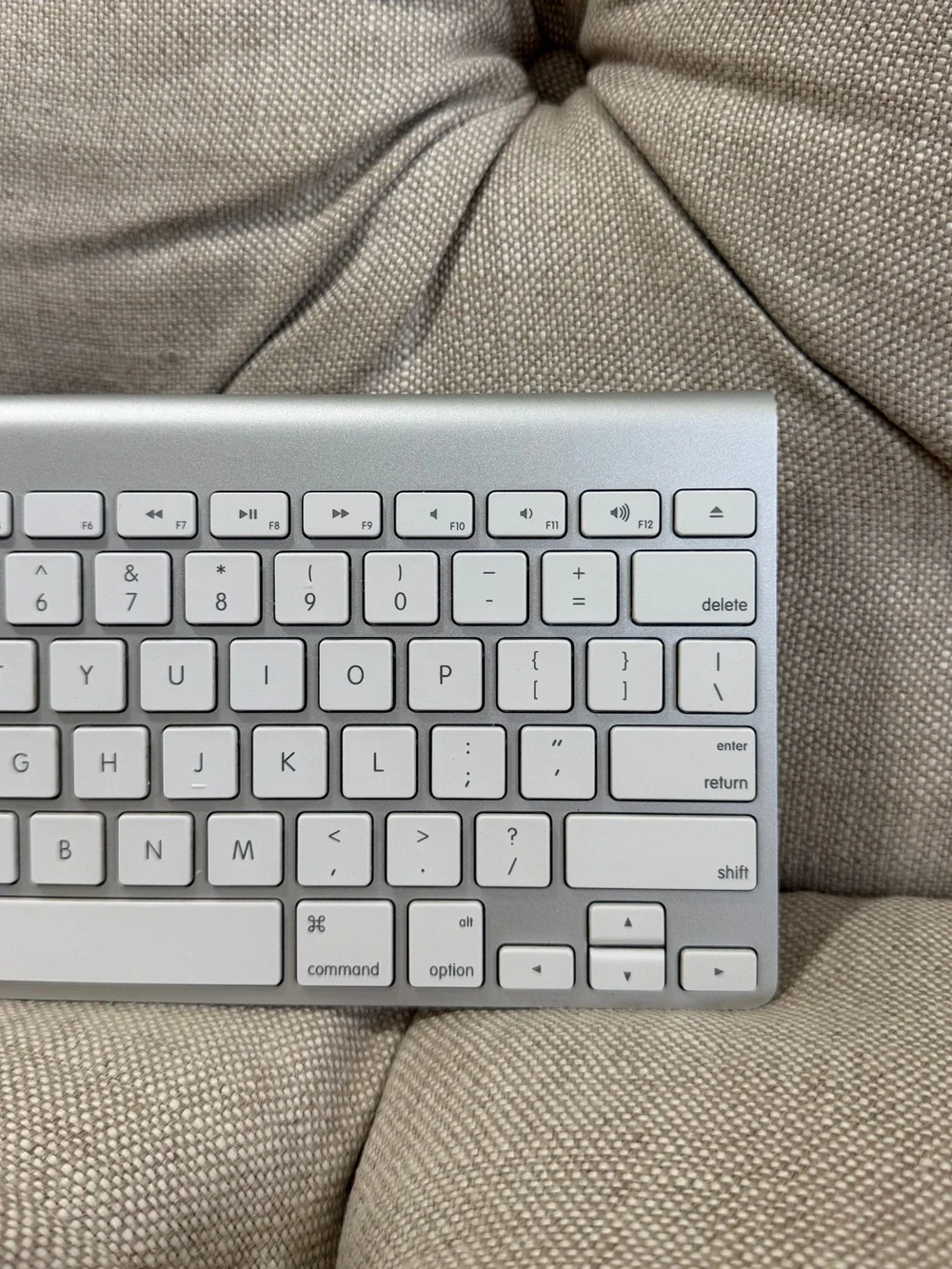 Apple Magic Keyboard Wireless Model A1314 - Works (2)